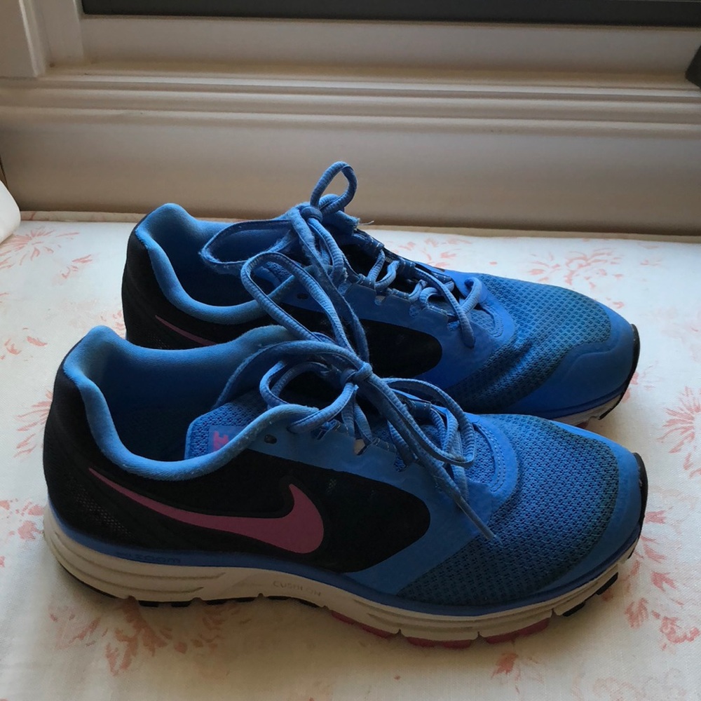 Nike Vomero 8- size 7.5 running shoes
